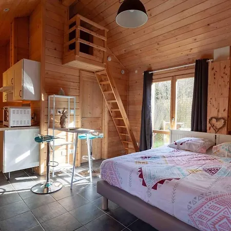 Daire En Bois Avec Jardin Clos *