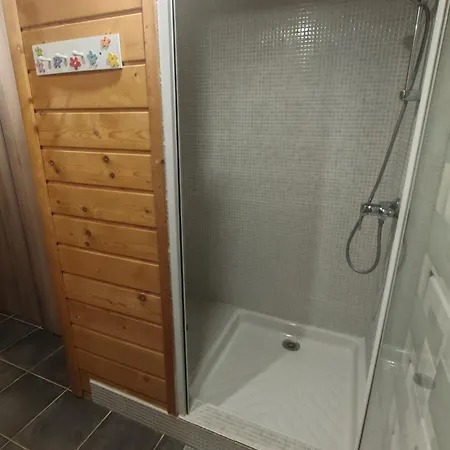 Daire En Bois Avec Jardin Clos *