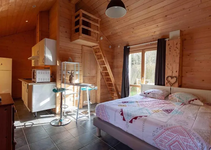 Apartment En Bois Avec Jardin Clos *